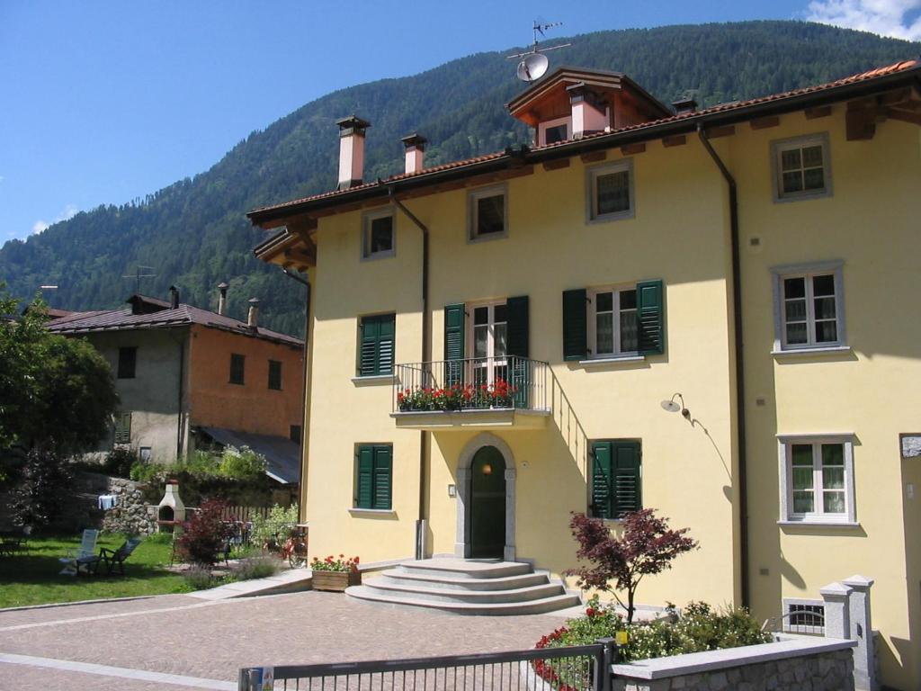 Casa Tomaselli Aparthotel Pellizzano Eksteriør bilde