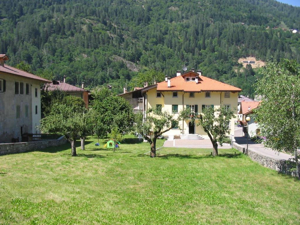 Casa Tomaselli Aparthotel Pellizzano Eksteriør bilde