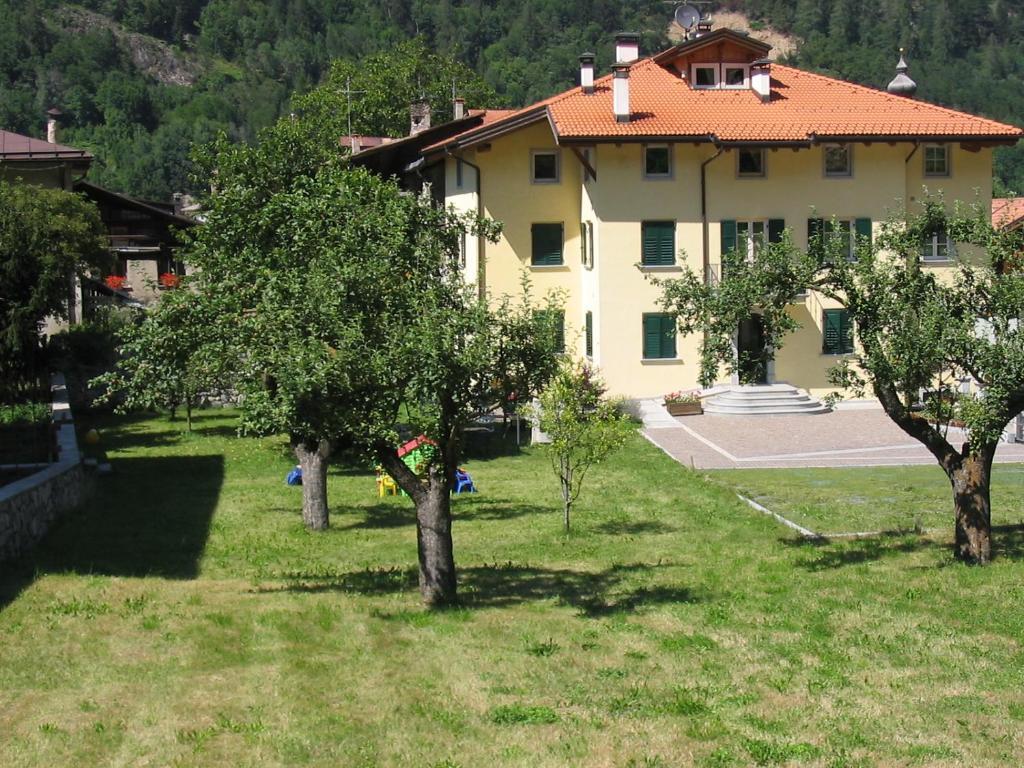 Casa Tomaselli Aparthotel Pellizzano Eksteriør bilde